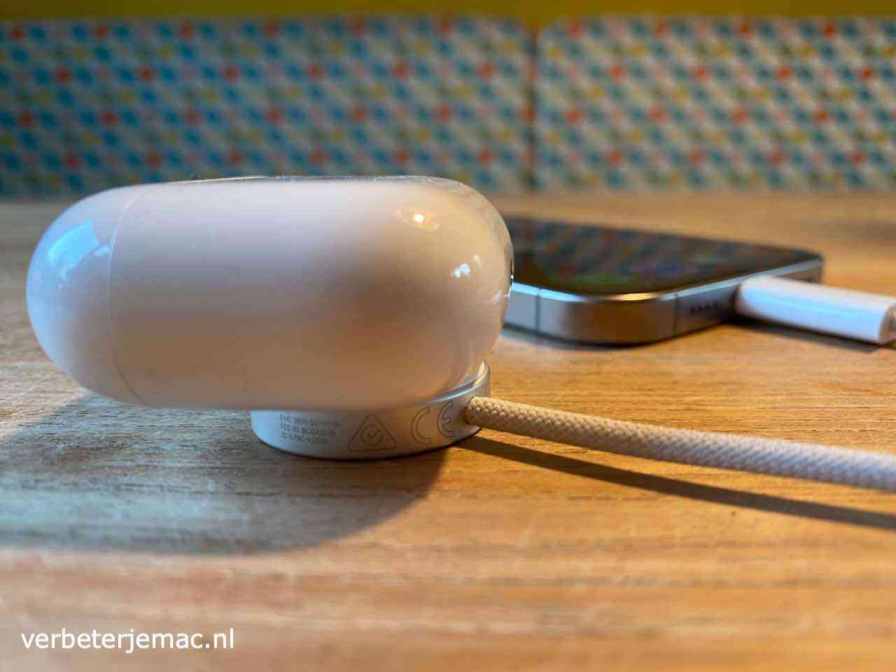 oortjes opladen met apple watch oplader via iPhone 