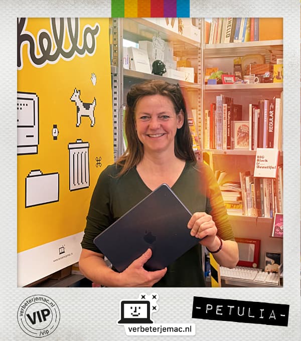 Petulia van Tiggelen met haar nieuwe MacBook Neo